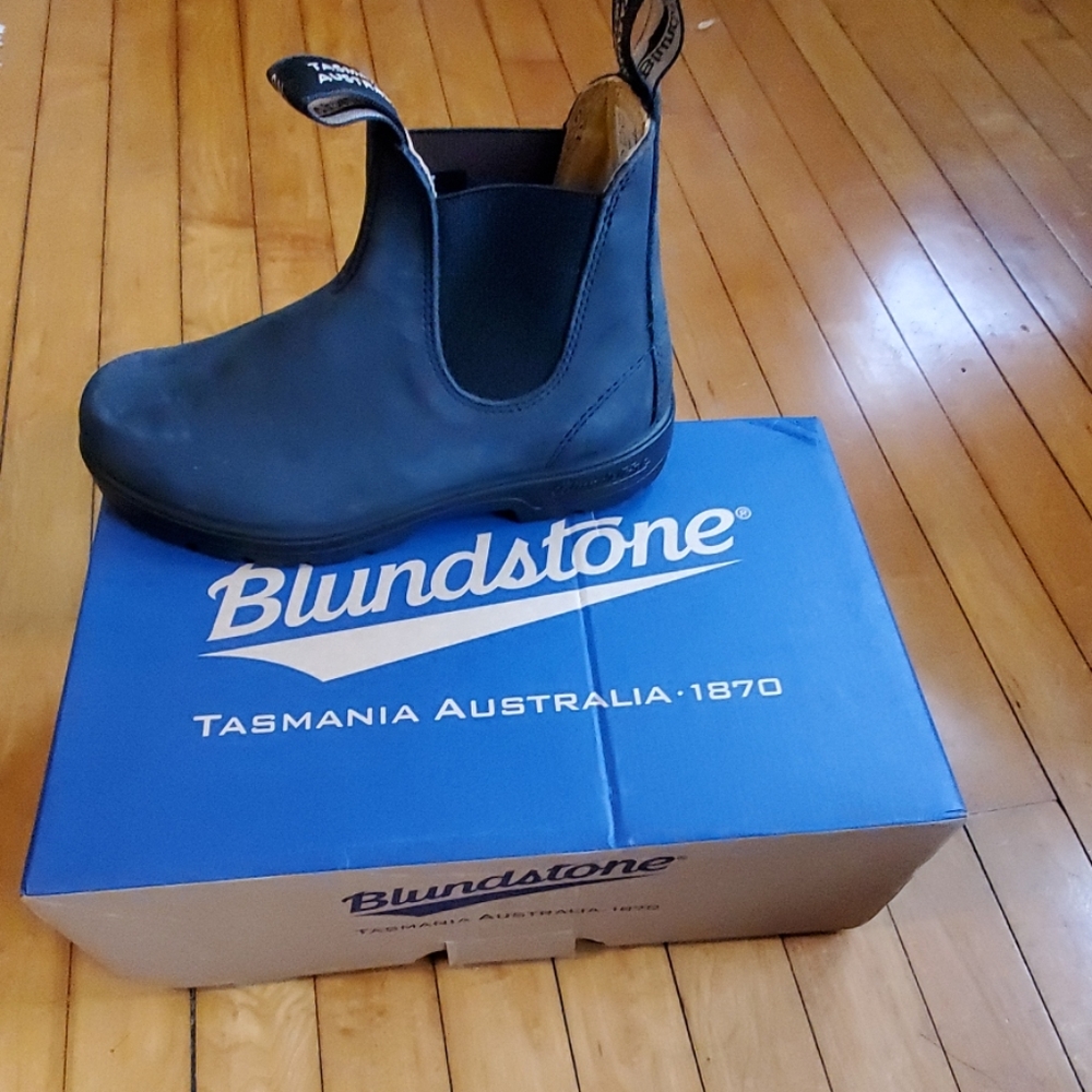 Blundstone boots size 7.5 womens brand new